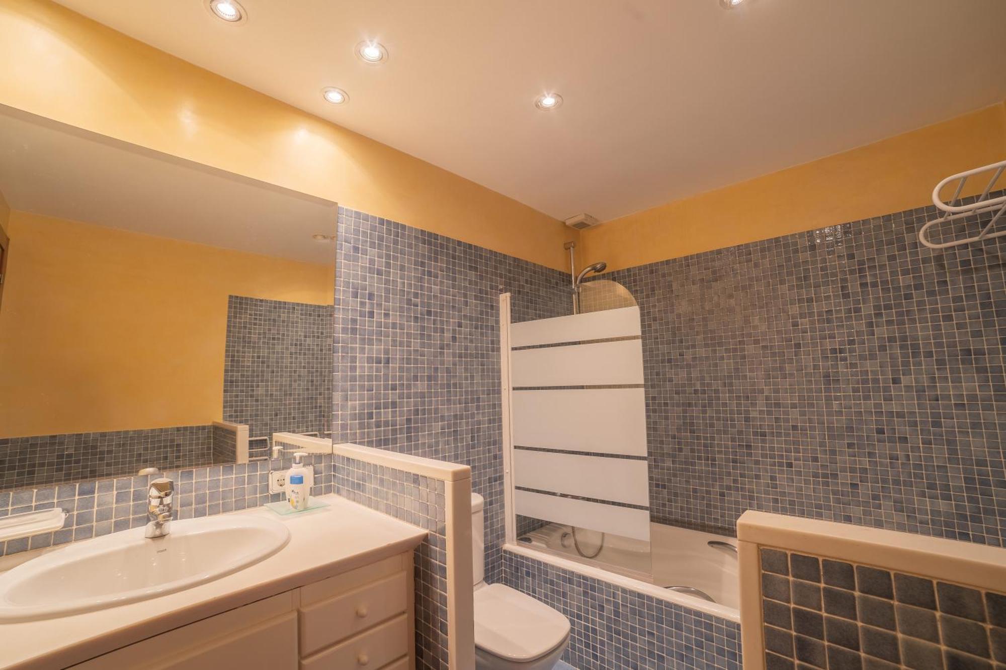 Mazi Apartments Colon ヴィク エクステリア 写真
